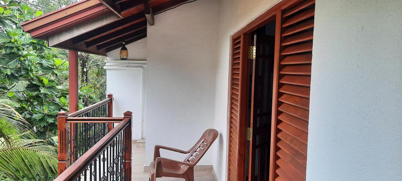 New White House Ratnapura Hotell Exteriör bild