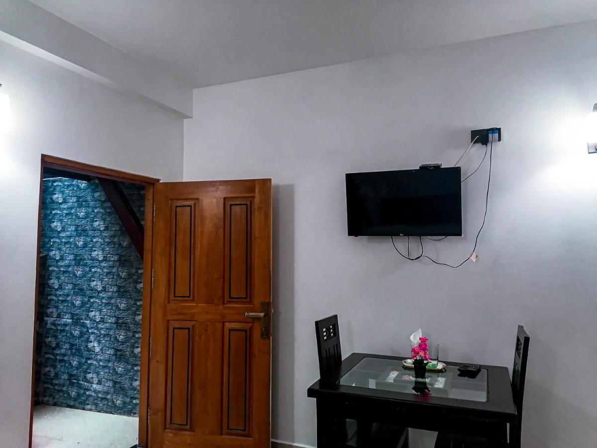 New White House Ratnapura Hotell Exteriör bild
