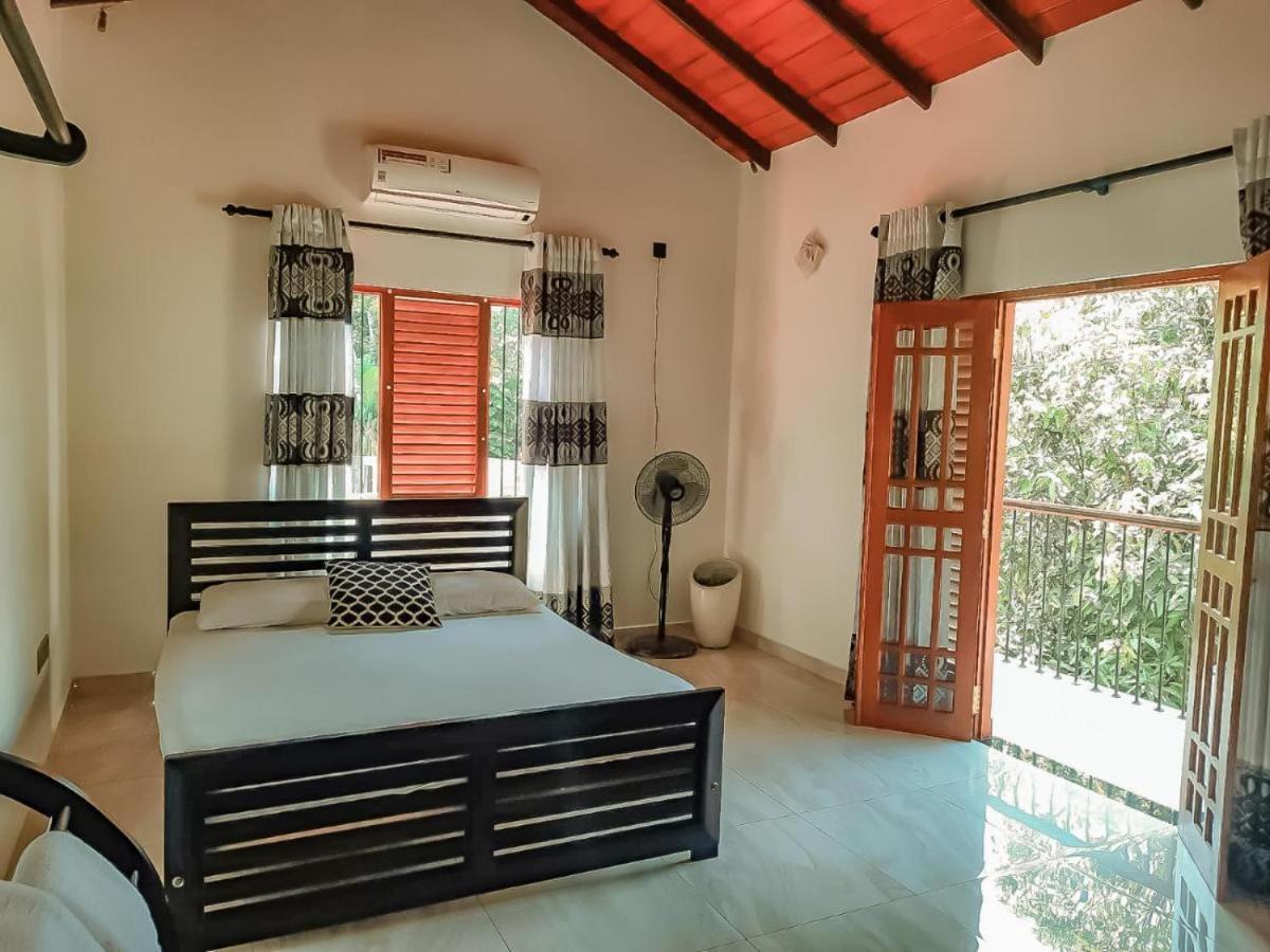 New White House Ratnapura Hotell Exteriör bild